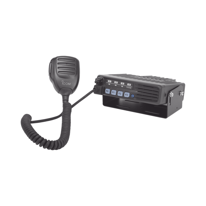Radio Móvil Analógico en rango de frecuencia 136-174 MHz, 50 W de potencia de RF. Incluye micrófono, cable de corriente y bracket.