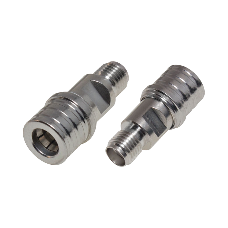 Adaptador en Línea de Bajo PIM, de Conector QMA (Quick Mate) Macho a SMA Hembra, Bronce Blanco/ Oro/ Teflón.