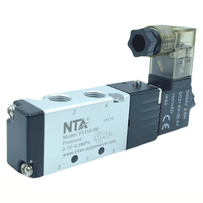 Válvula Direccional Neumática / 2 Posiciones 5 Vías / Normalmente Cerrada / Bobina Simple / Conexiones G1/8´´ / Accionamiento por Piloto Interno Neumático / 24V DC